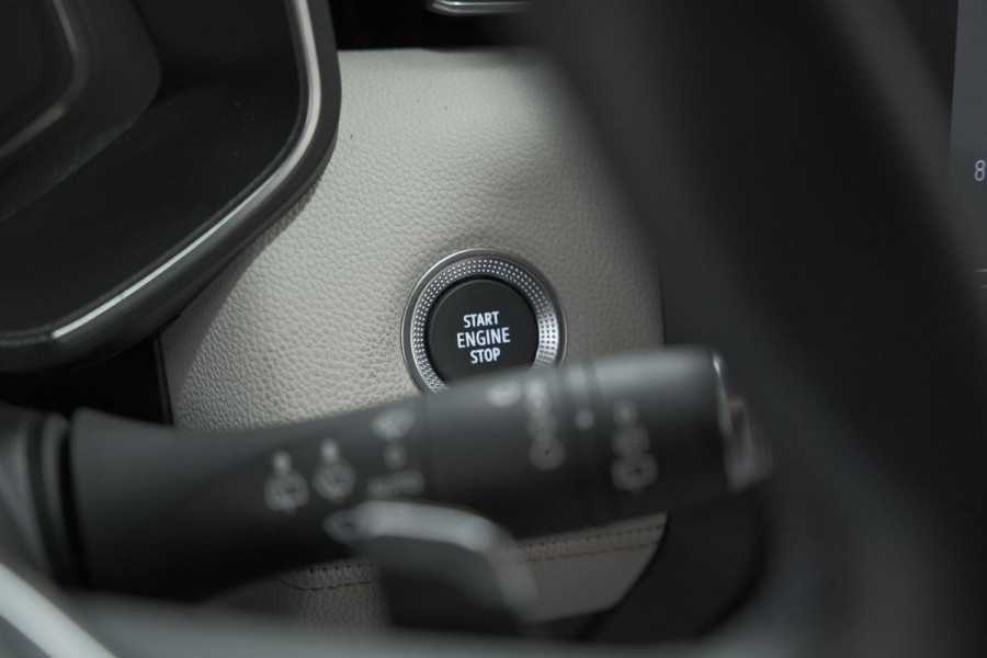 Renault Clio TCe 130 EDC Initiale Paris | Pack Winter | Camera | BOSE Audio | Dodehoekdetectie