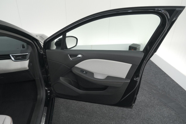 Renault Clio TCe 130 EDC Initiale Paris | Pack Winter | Camera | BOSE Audio | Dodehoekdetectie