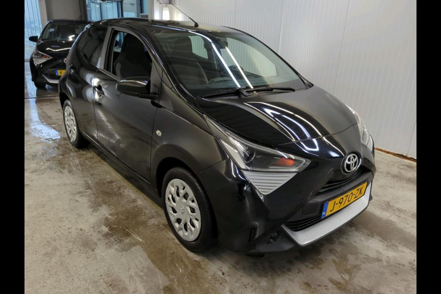 Toyota Aygo 1.0 VVT-i X-Play 5-DRS Airco DAB+ Carplay Navi X-Play Pack Achteruitrij Camera