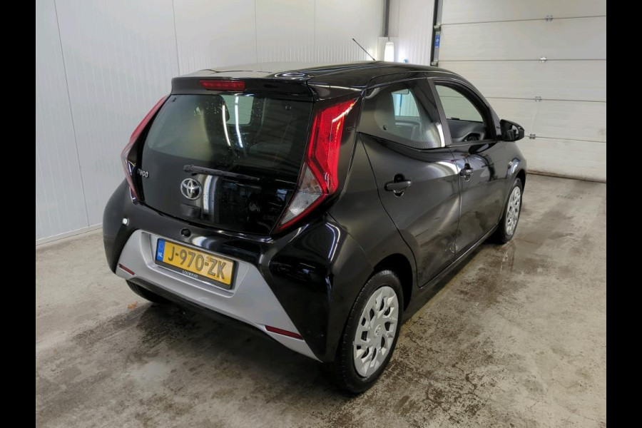 Toyota Aygo 1.0 VVT-i X-Play 5-DRS Airco DAB+ Carplay Navi X-Play Pack Achteruitrij Camera