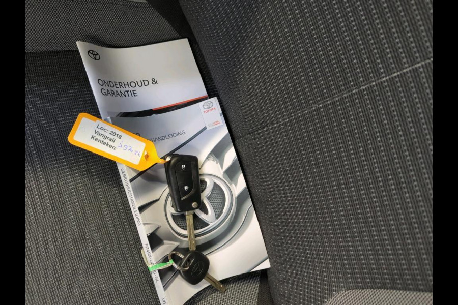 Toyota Aygo 1.0 VVT-i X-Play 5-DRS Airco DAB+ Carplay Navi X-Play Pack Achteruitrij Camera