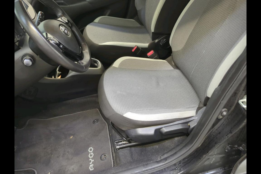 Toyota Aygo 1.0 VVT-i X-Play 5-DRS Airco DAB+ Carplay Navi X-Play Pack Achteruitrij Camera