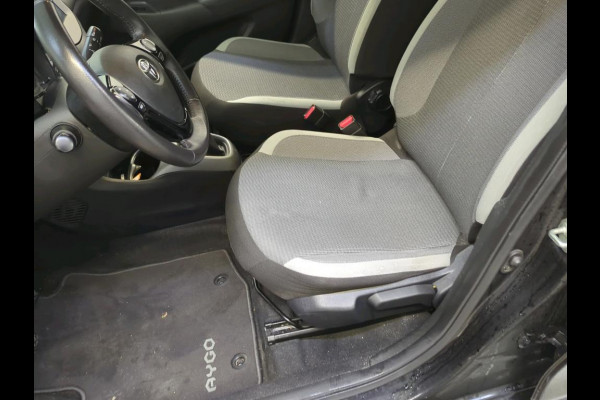 Toyota Aygo 1.0 VVT-i X-Play 5-DRS Airco DAB+ Carplay Navi X-Play Pack Achteruitrij Camera