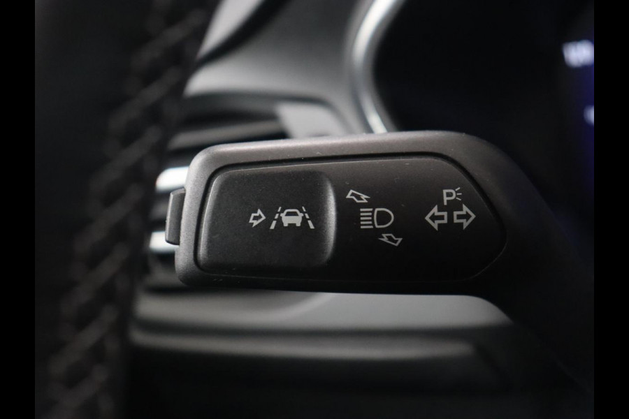 Ford Focus 1.0 EcoBoost Hybrid Titanium X | Stoel & stuurverwarming | Adaptive cruise | Half leder | Camera | Carplay | B&O Sound | Keyless | Navigatie | Climate control | Full LED