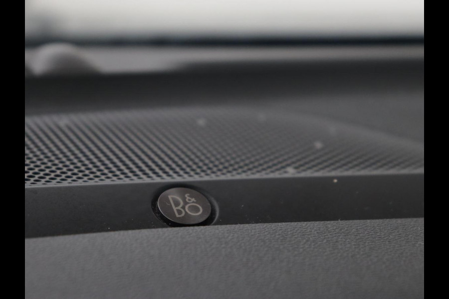 Ford Focus 1.0 EcoBoost Hybrid Titanium X | Stoel & stuurverwarming | Adaptive cruise | Half leder | Camera | Carplay | B&O Sound | Keyless | Navigatie | Climate control | Full LED