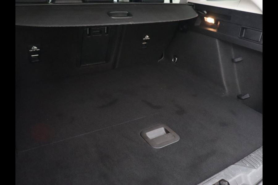 Ford Focus 1.0 EcoBoost Hybrid Titanium X | Stoel & stuurverwarming | Adaptive cruise | Half leder | Camera | Carplay | B&O Sound | Keyless | Navigatie | Climate control | Full LED