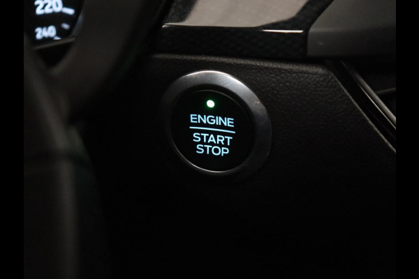 Ford Focus 1.5 EcoBoost ST Line | Head-Up | Trekhaak | Adaptive cruise | Camera | Carplay | Navigatie | Keyless | Park Assist | Full LED | Climate control | Bluetooth