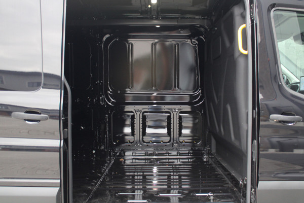 Ford Transit 350 2.0 TDCI L3H2 Trend 130pk - Stoel + Stoel - Trekhaak - Cruise Control - Blind Spot - 18* Velgen - Navigatie - Raptor Grill -