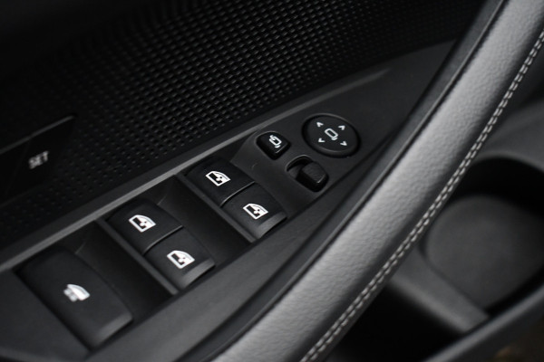 BMW 4 Serie Cabrio 420i M-Sport 19inch Nekverw Adp-demping