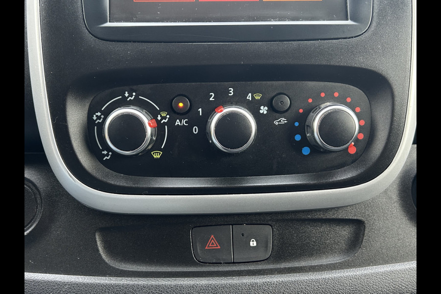 Renault Trafic 2.0 dCi 146 PK AUTOMAAT / L1H1 / 1e EIG. / 55.256 KM !! / AIRCO / CRUISE / NAVI / APPLE CARPLAY / 3-ZITS