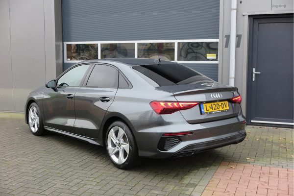 Audi A3 Limousine 35 TFSI 150pk S-Tronic 2x S-Line Edition Virtual cockpit, Stoelverwarming, Privacy glass, DAB+ , Carplay , etc. .