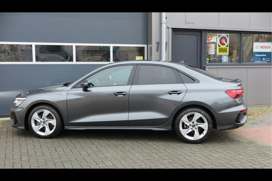 Audi A3 Limousine 35 TFSI 150pk S-Tronic 2x S-Line Edition Virtual cockpit, Stoelverwarming, Privacy glass, DAB+ , Carplay , etc. .