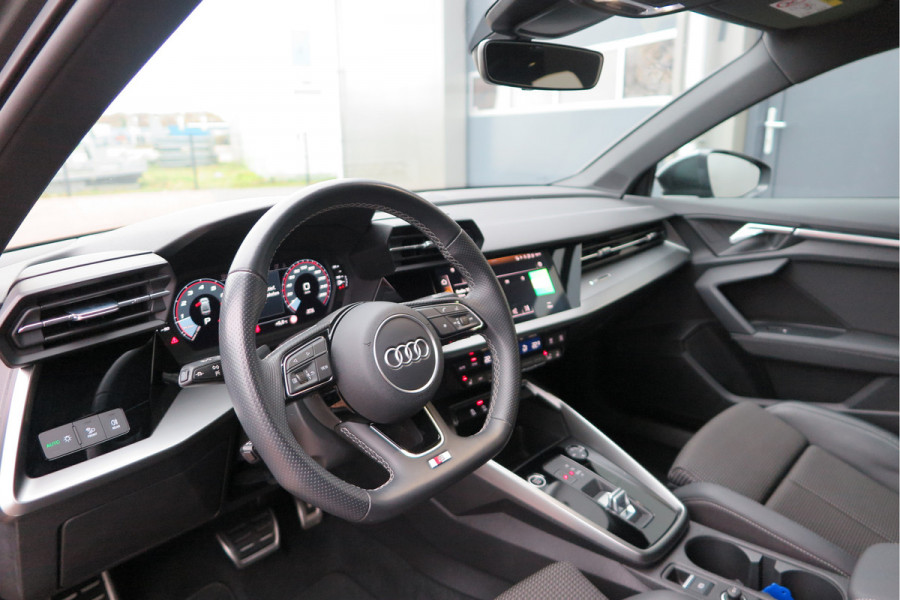 Audi A3 Limousine 35 TFSI 150pk S-Tronic 2x S-Line Edition Virtual cockpit, Stoelverwarming, Privacy glass, DAB+ , Carplay , etc. .