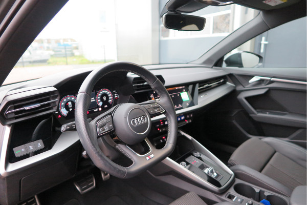 Audi A3 Limousine 35 TFSI 150pk S-Tronic 2x S-Line Edition Virtual cockpit, Stoelverwarming, Privacy glass, DAB+ , Carplay , etc. .