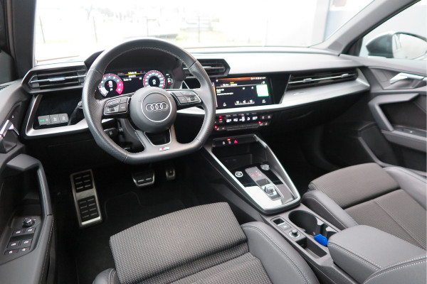 Audi A3 Limousine 35 TFSI 150pk S-Tronic 2x S-Line Edition Virtual cockpit, Stoelverwarming, Privacy glass, DAB+ , Carplay , etc. .