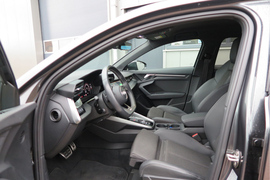 Audi A3 Limousine 35 TFSI 150pk S-Tronic 2x S-Line Edition Virtual cockpit, Stoelverwarming, Privacy glass, DAB+ , Carplay , etc. .