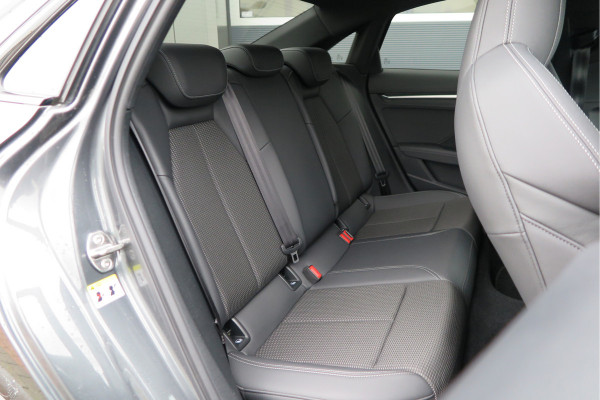 Audi A3 Limousine 35 TFSI 150pk S-Tronic 2x S-Line Edition Virtual cockpit, Stoelverwarming, Privacy glass, DAB+ , Carplay , etc. .