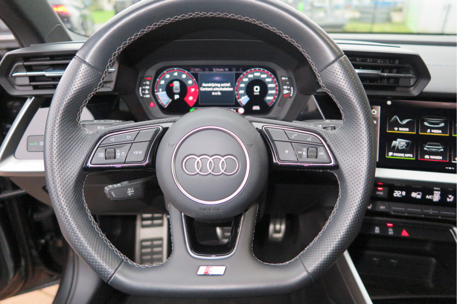 Audi A3 Limousine 35 TFSI 150pk S-Tronic 2x S-Line Edition Virtual cockpit, Stoelverwarming, Privacy glass, DAB+ , Carplay , etc. .
