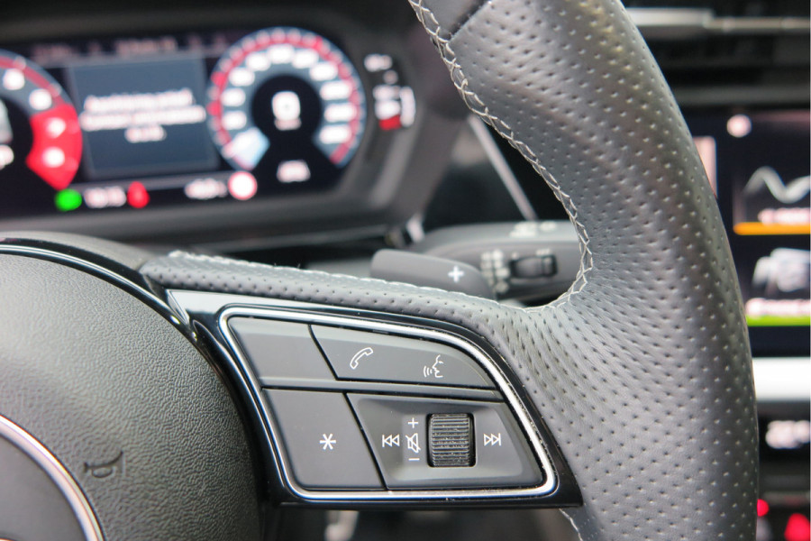 Audi A3 Limousine 35 TFSI 150pk S-Tronic 2x S-Line Edition Virtual cockpit, Stoelverwarming, Privacy glass, DAB+ , Carplay , etc. .