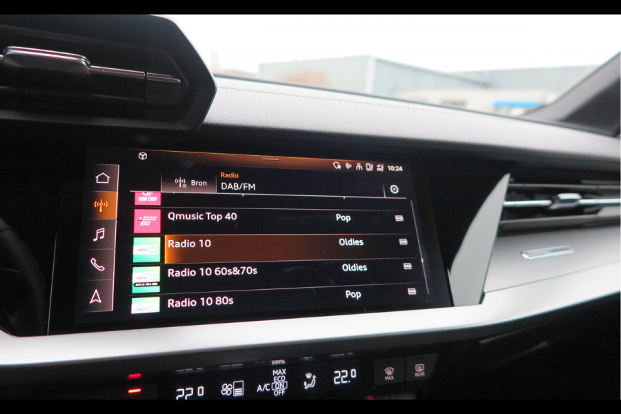 Audi A3 Limousine 35 TFSI 150pk S-Tronic 2x S-Line Edition Virtual cockpit, Stoelverwarming, Privacy glass, DAB+ , Carplay , etc. .