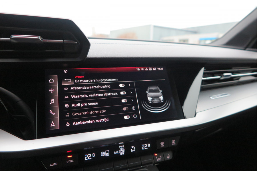 Audi A3 Limousine 35 TFSI 150pk S-Tronic 2x S-Line Edition Virtual cockpit, Stoelverwarming, Privacy glass, DAB+ , Carplay , etc. .