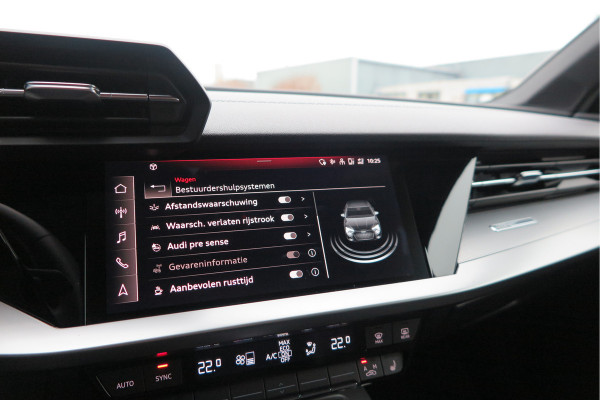 Audi A3 Limousine 35 TFSI 150pk S-Tronic 2x S-Line Edition Virtual cockpit, Stoelverwarming, Privacy glass, DAB+ , Carplay , etc. .