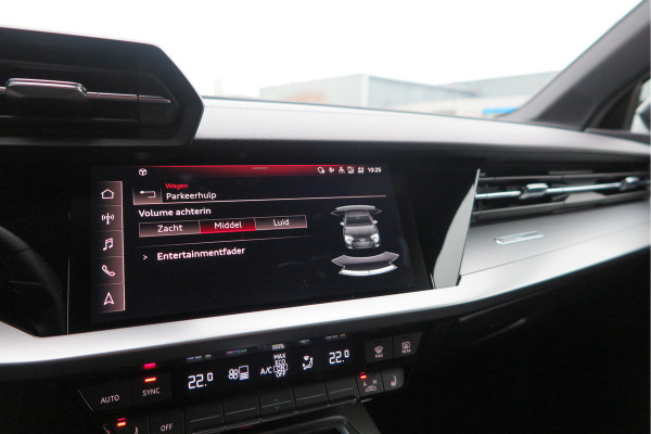 Audi A3 Limousine 35 TFSI 150pk S-Tronic 2x S-Line Edition Virtual cockpit, Stoelverwarming, Privacy glass, DAB+ , Carplay , etc. .