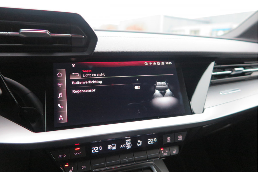 Audi A3 Limousine 35 TFSI 150pk S-Tronic 2x S-Line Edition Virtual cockpit, Stoelverwarming, Privacy glass, DAB+ , Carplay , etc. .