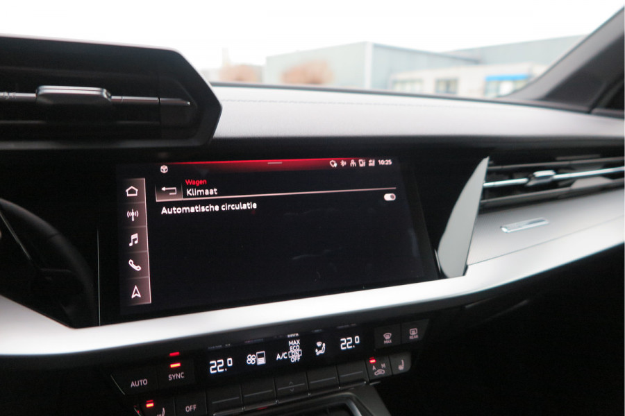 Audi A3 Limousine 35 TFSI 150pk S-Tronic 2x S-Line Edition Virtual cockpit, Stoelverwarming, Privacy glass, DAB+ , Carplay , etc. .