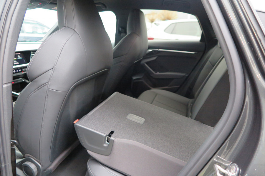 Audi A3 Limousine 35 TFSI 150pk S-Tronic 2x S-Line Edition Virtual cockpit, Stoelverwarming, Privacy glass, DAB+ , Carplay , etc. .