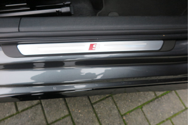 Audi A3 Limousine 35 TFSI 150pk S-Tronic 2x S-Line Edition Virtual cockpit, Stoelverwarming, Privacy glass, DAB+ , Carplay , etc. .