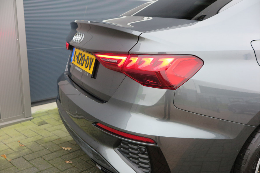 Audi A3 Limousine 35 TFSI 150pk S-Tronic 2x S-Line Edition Virtual cockpit, Stoelverwarming, Privacy glass, DAB+ , Carplay , etc. .