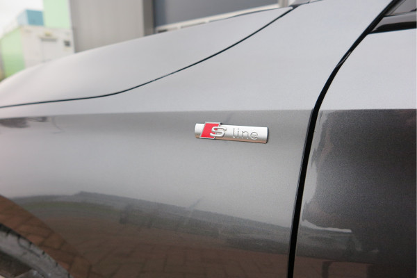 Audi A3 Limousine 35 TFSI 150pk S-Tronic 2x S-Line Edition Virtual cockpit, Stoelverwarming, Privacy glass, DAB+ , Carplay , etc. .