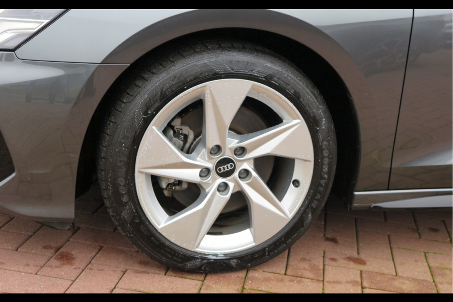 Audi A3 Limousine 35 TFSI 150pk S-Tronic 2x S-Line Edition Virtual cockpit, Stoelverwarming, Privacy glass, DAB+ , Carplay , etc. .