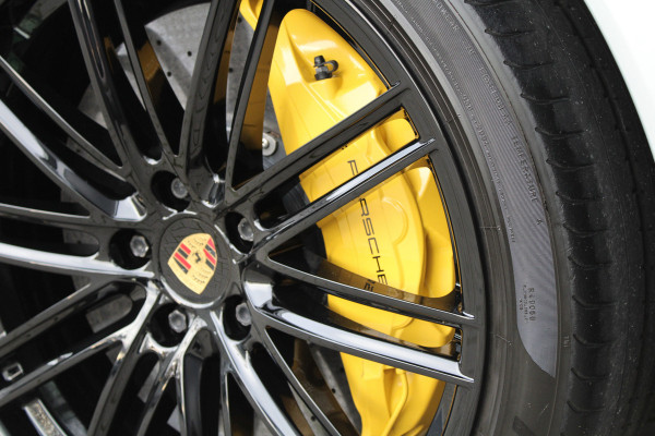 Porsche Cayenne Coupé 4.0 Turbo S E-Hybrid | VOL! | HUD | SOFT-CLOSE | KEYLESS | BOSE | PANO | MEMORY | TREKHAAK | KERAMISCH |