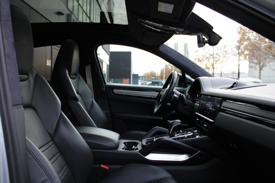 Porsche Cayenne Coupé 4.0 Turbo S E-Hybrid | VOL! | HUD | SOFT-CLOSE | KEYLESS | BOSE | PANO | MEMORY | TREKHAAK | KERAMISCH |