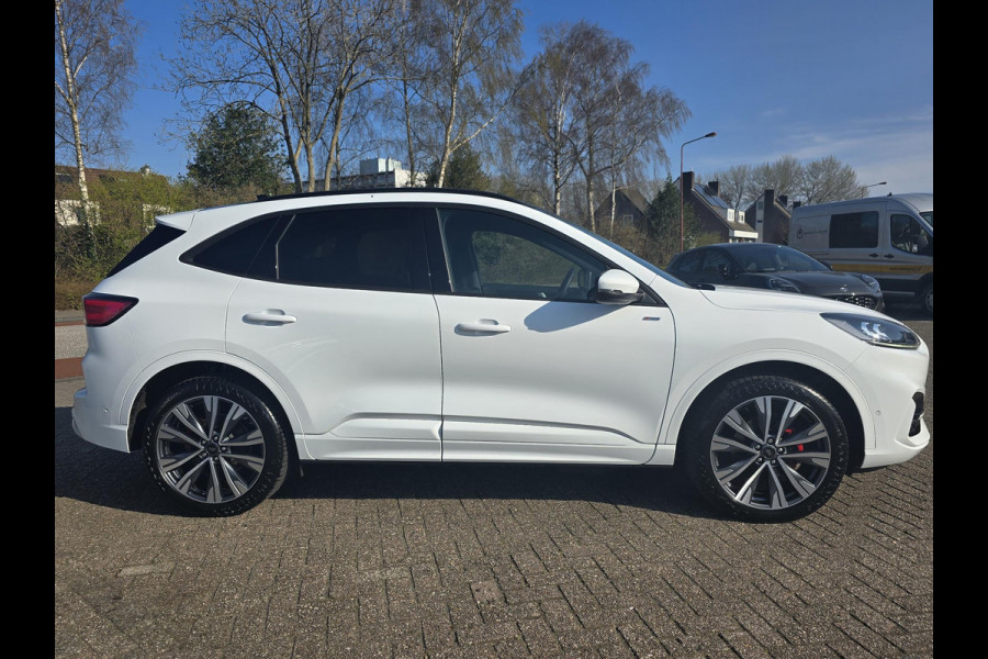 Ford Kuga 2.5 PHEV ST-Line X 225pk | Panoramadak | 20 inch met rode remklauwen | Winter Pack | Adaptieve cruise control | Head up Display | Adaptive LED