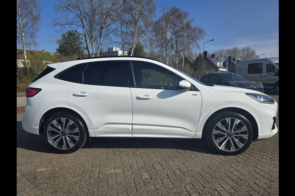 Ford Kuga 2.5 PHEV ST-Line X 225pk | Panoramadak | 20 inch met rode remklauwen | Winter Pack | Adaptieve cruise control | Head up Display | Adaptive LED