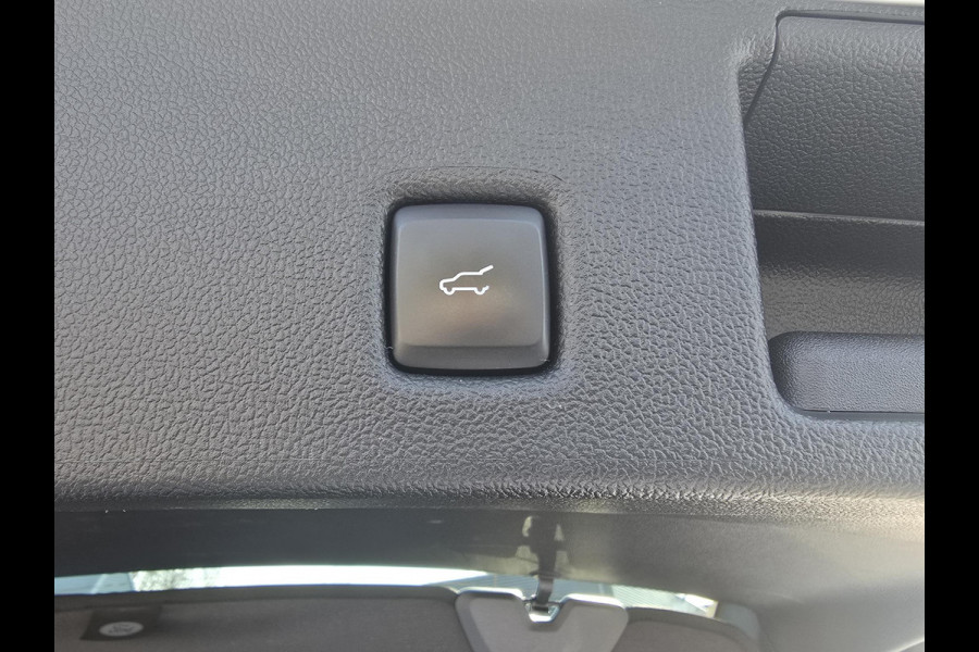 Ford Kuga 2.5 PHEV ST-Line X 225pk | Panoramadak | 20 inch met rode remklauwen | Winter Pack | Adaptieve cruise control | Head up Display | Adaptive LED