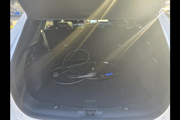 Ford Kuga 2.5 PHEV ST-Line X 225pk | Panoramadak | 20 inch met rode remklauwen | Winter Pack | Adaptieve cruise control | Head up Display | Adaptive LED