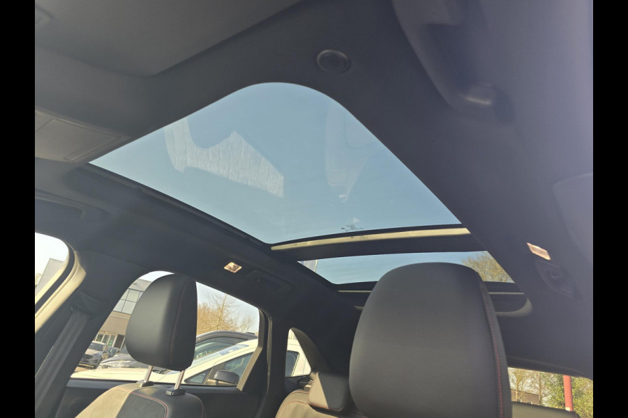 Ford Kuga 2.5 PHEV ST-Line X 225pk | Panoramadak | 20 inch met rode remklauwen | Winter Pack | Adaptieve cruise control | Head up Display | Adaptive LED