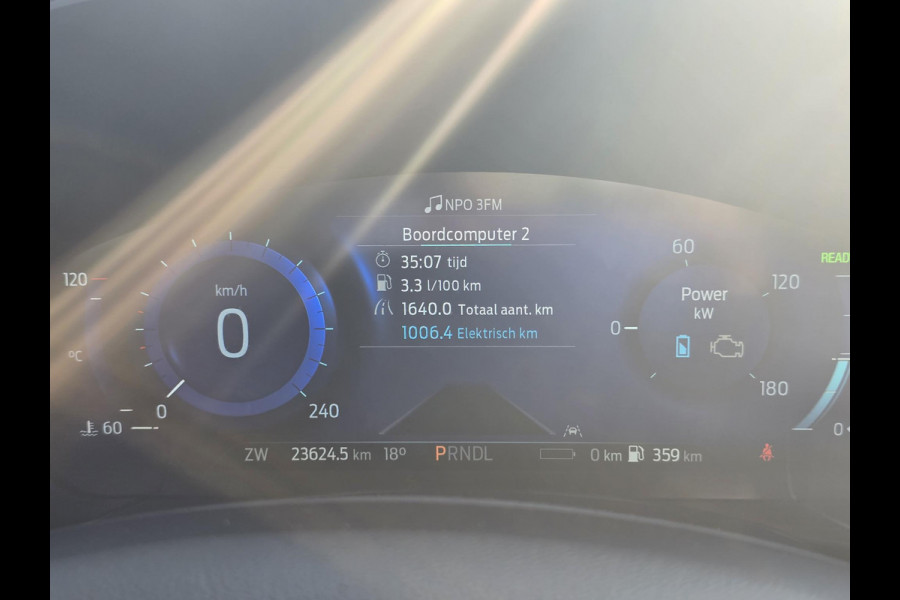 Ford Kuga 2.5 PHEV ST-Line X 225pk | Panoramadak | 20 inch met rode remklauwen | Winter Pack | Adaptieve cruise control | Head up Display | Adaptive LED