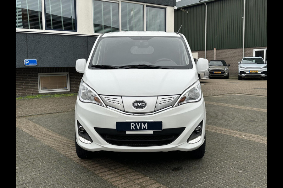 BYD ETP3 Standard 45 kWh VAN: €14.900,- EXCL. VOOR: €11.877,- EXCL. UW EINDEJAARSVOORDEEL: €3.023| CAMERA | STOELVERWARMING | KEYLESS | RIJKLAARPRIJS INCL. RESTERENDE FABRIEKSGARANTIE | BTW VERREKENBAAR |