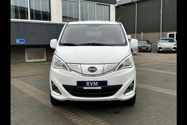 BYD ETP3 Standard 45 kWh VAN: €14.900,- EXCL. VOOR: €11.877,- EXCL. UW EINDEJAARSVOORDEEL: €3.023| CAMERA | STOELVERWARMING | KEYLESS | RIJKLAARPRIJS INCL. RESTERENDE FABRIEKSGARANTIE | BTW VERREKENBAAR |