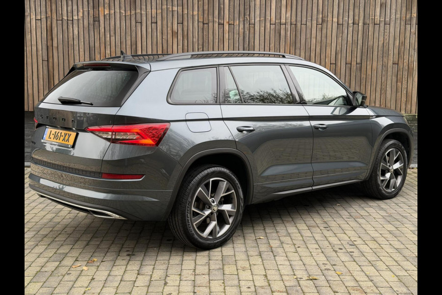 Škoda Kodiaq 1.5 TSI Sportline Automaat | Trekhaak uitklapbaar | Navigatiesysteem | Stoelverwarming | Stuurverwarming | Getint glas | Cruise