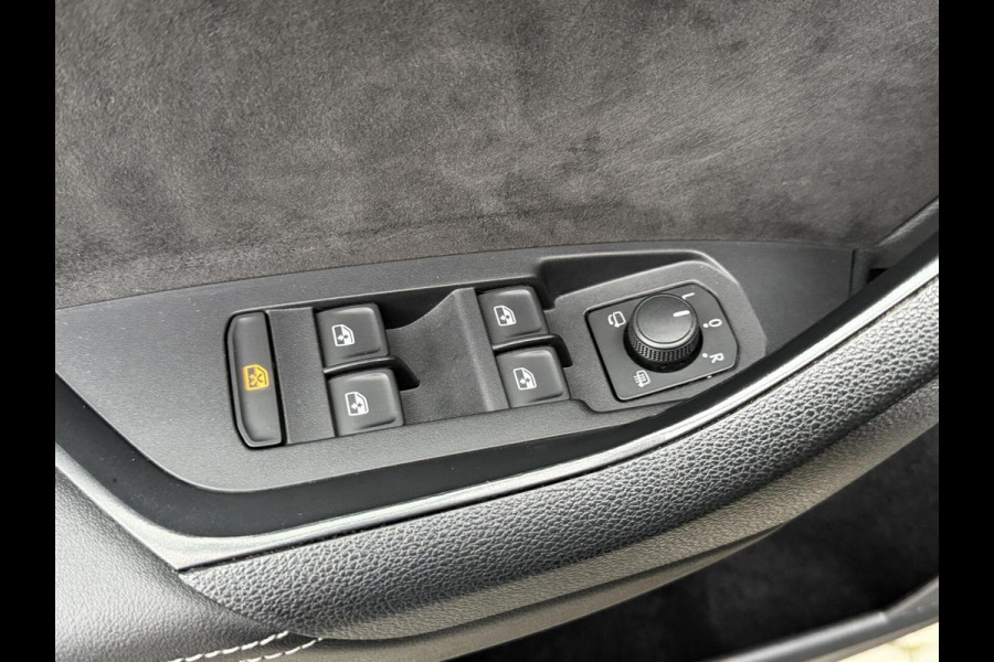 Škoda Kodiaq 1.5 TSI Sportline Automaat | Trekhaak uitklapbaar | Navigatiesysteem | Stoelverwarming | Stuurverwarming | Getint glas | Cruise