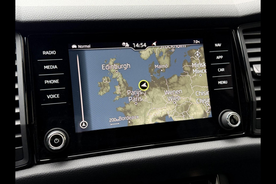 Škoda Kodiaq 1.5 TSI Sportline Automaat | Trekhaak uitklapbaar | Navigatiesysteem | Stoelverwarming | Stuurverwarming | Getint glas | Cruise