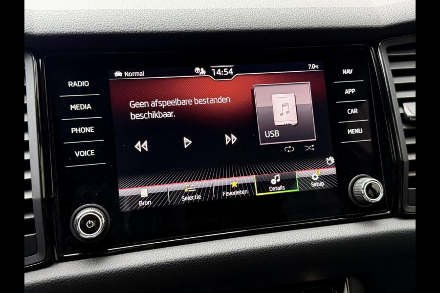 Škoda Kodiaq 1.5 TSI Sportline Automaat | Trekhaak uitklapbaar | Navigatiesysteem | Stoelverwarming | Stuurverwarming | Getint glas | Cruise