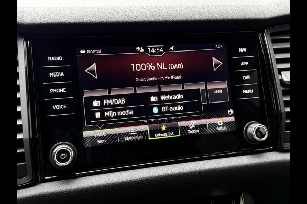 Škoda Kodiaq 1.5 TSI Sportline Automaat | Trekhaak uitklapbaar | Navigatiesysteem | Stoelverwarming | Stuurverwarming | Getint glas | Cruise