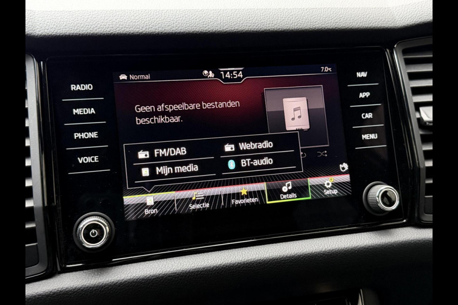 Škoda Kodiaq 1.5 TSI Sportline Automaat | Trekhaak uitklapbaar | Navigatiesysteem | Stoelverwarming | Stuurverwarming | Getint glas | Cruise